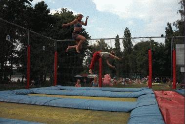 5 minut wicze na trampolinie daje efekty jak 30 minut intensywnego biegu...